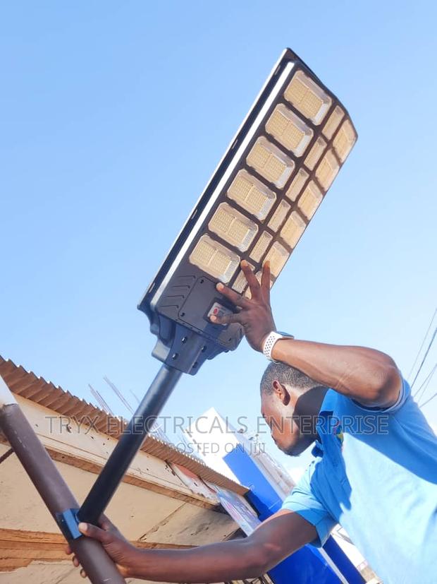 1000W Galaxy HQ Solar Street Light (Wide Angle) · Photo 2
