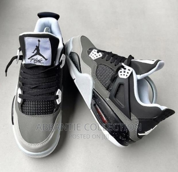 Air Jordan Retro 4 Fear Pack · Photo 4
