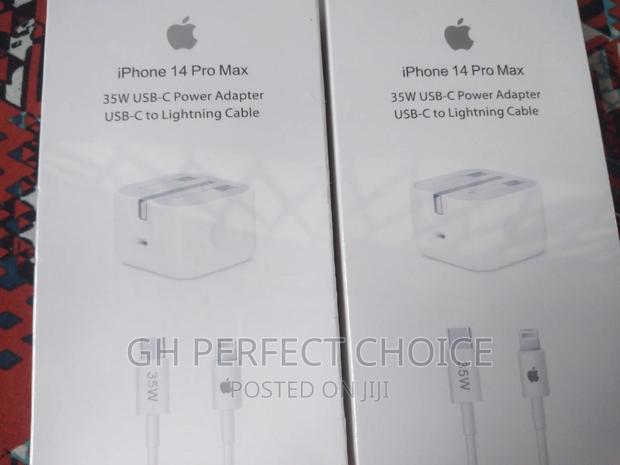Apple iPhone C to Lightening Complete Charger · Photo 1
