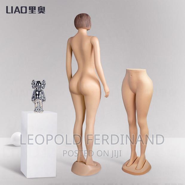 Curvy Full-Body Female Mannequin · Photo 4