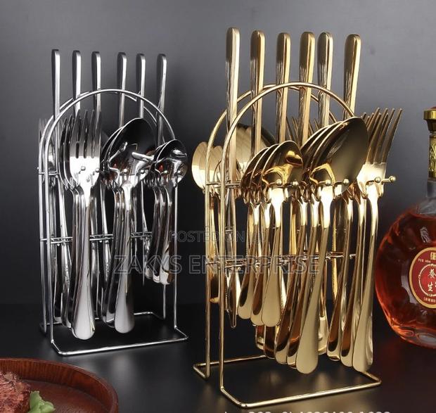 Luxury Cutlery Set 24pcs With Stand · Photo 4