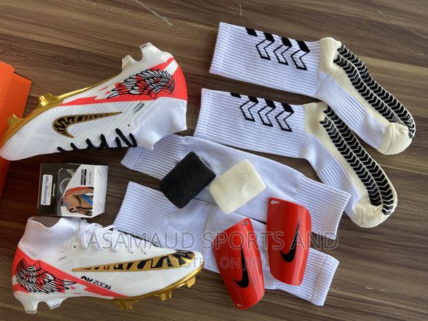 Original Set of Boot With Accessories at Cool Price · Photo 4
