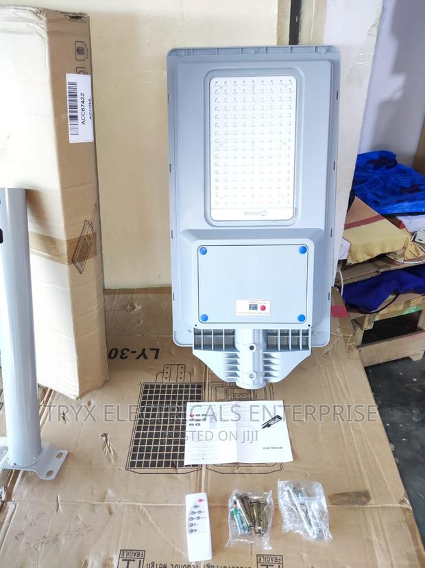 1000W Aurora Lens Solar Street Light · Photo 3