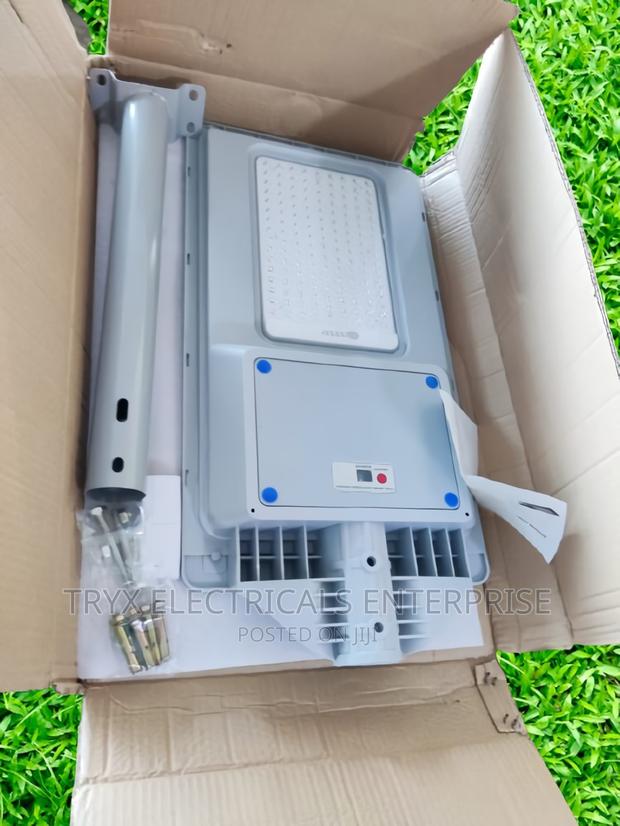 1000W Solar Street Light (Aurora Lens) · Photo 2