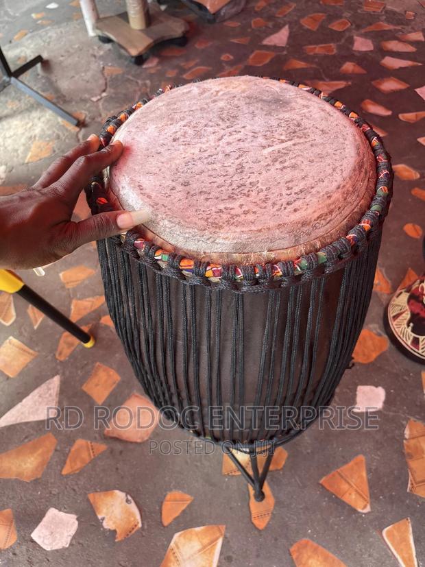 Seated Konka · Photo 3
