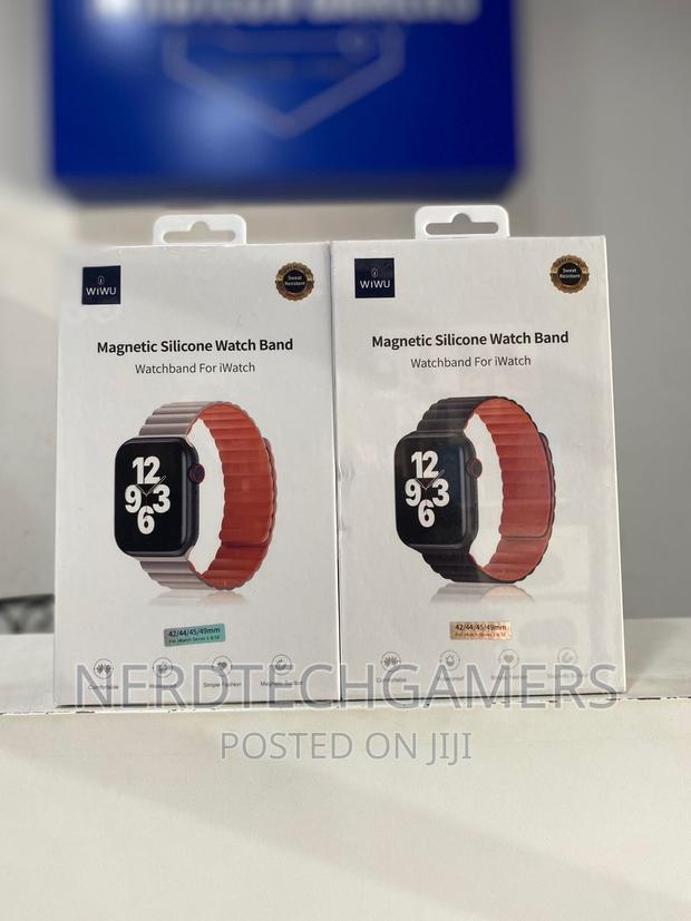 Magnetic Silicone Watch Band · Photo 3