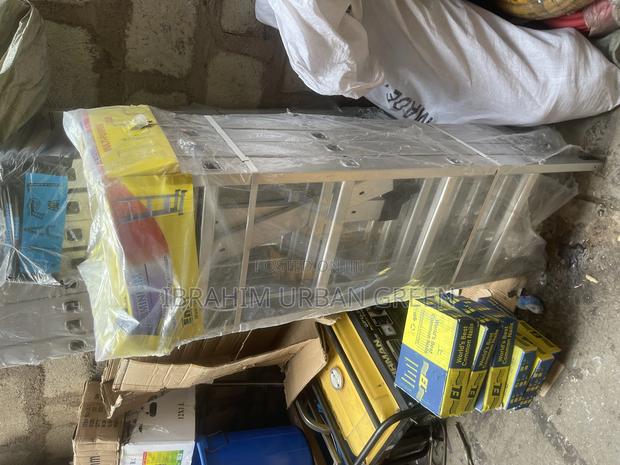 4x4 Folded Aluminum Ladder · Photo 2