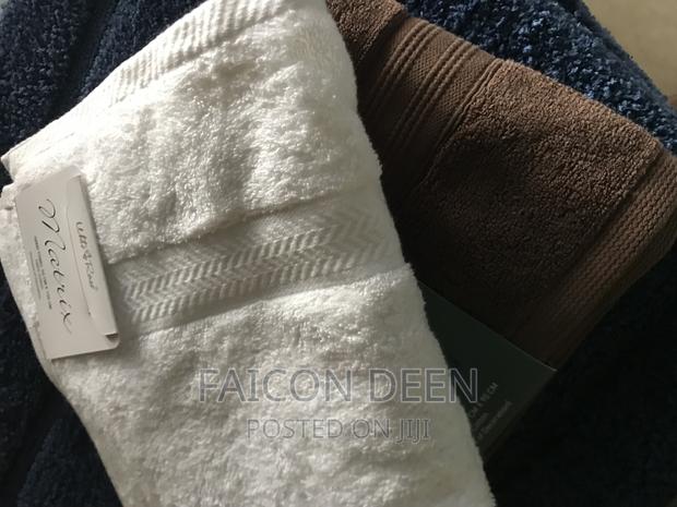 Luxurious Cotton Bathe Size Towels · Photo 1