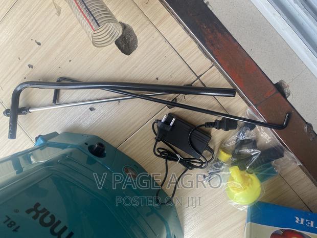 Chargeable and Manual Knapsack 18ltrs photo 3