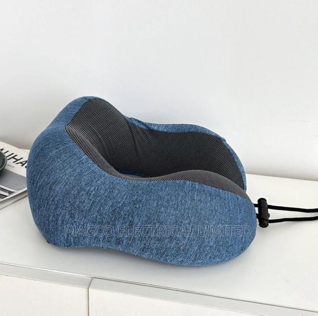 Neck Pillow · Photo 3