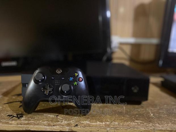 Xbox One With 11 Games Installed + 1 Controller photo 2