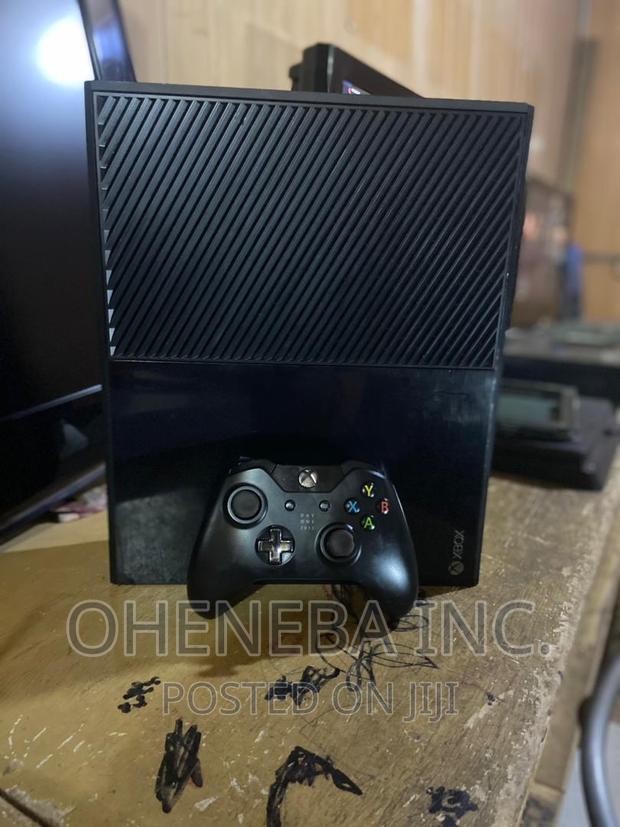 Xbox One With 11 Games Installed + 1 Controller photo 3