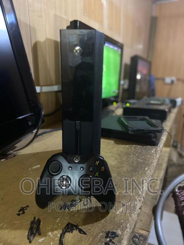 Xbox One With 11 Games Installed + 1 Controller photo 4