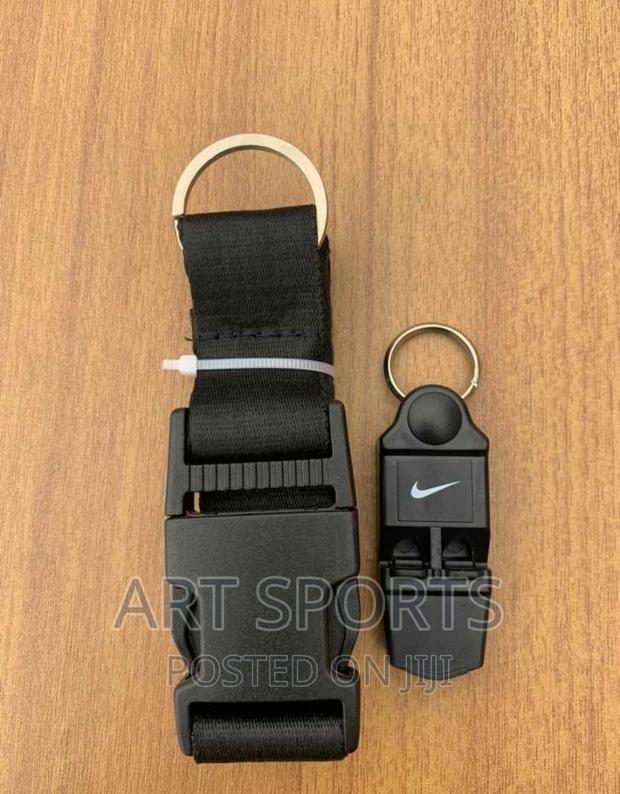 Nike Pro Neck Whistle · Photo 1