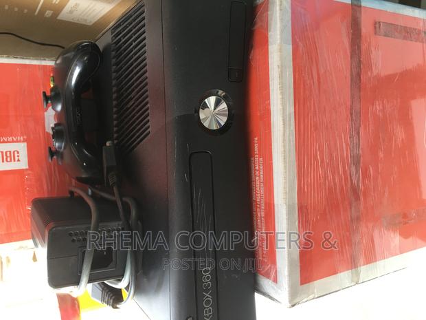 Xbox 360 Slim With 20 Crazy Games photo 3