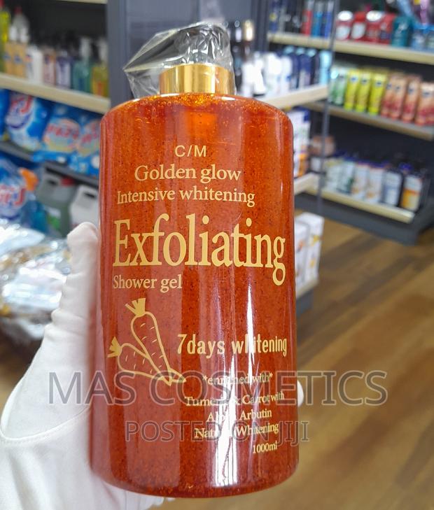 Golden Glow Intensive Whitening Exfoliating Shower Gel · Photo 2