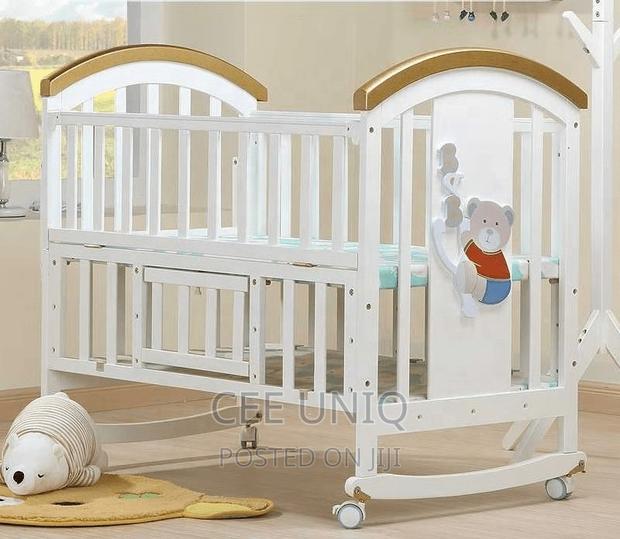 Convertible Baby Crib or Cot · Photo 3