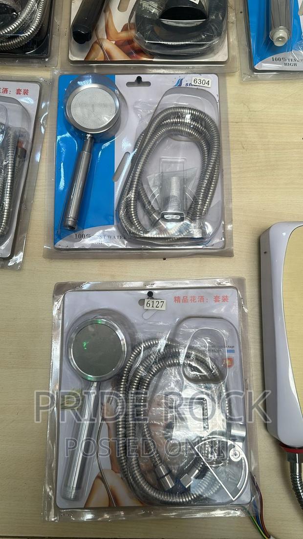 Hand Held Telephone Shower, Chain and Handle, Shower · Photo 2