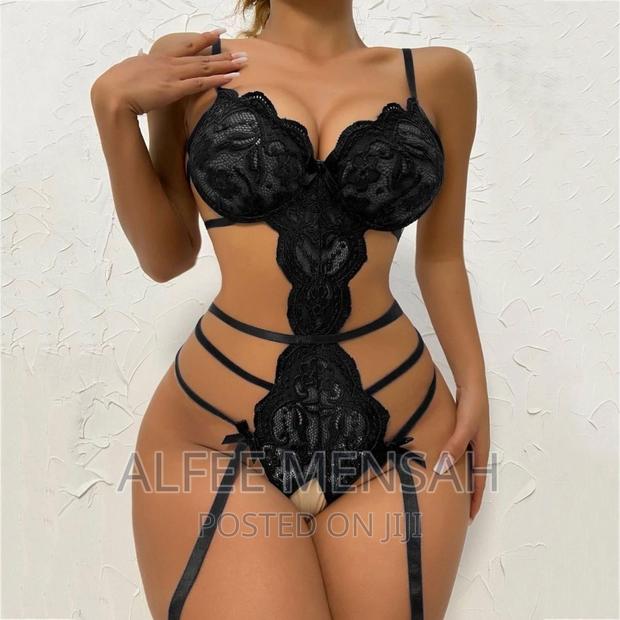 High-looking Lingerie Explosive Lace Three-piece Set