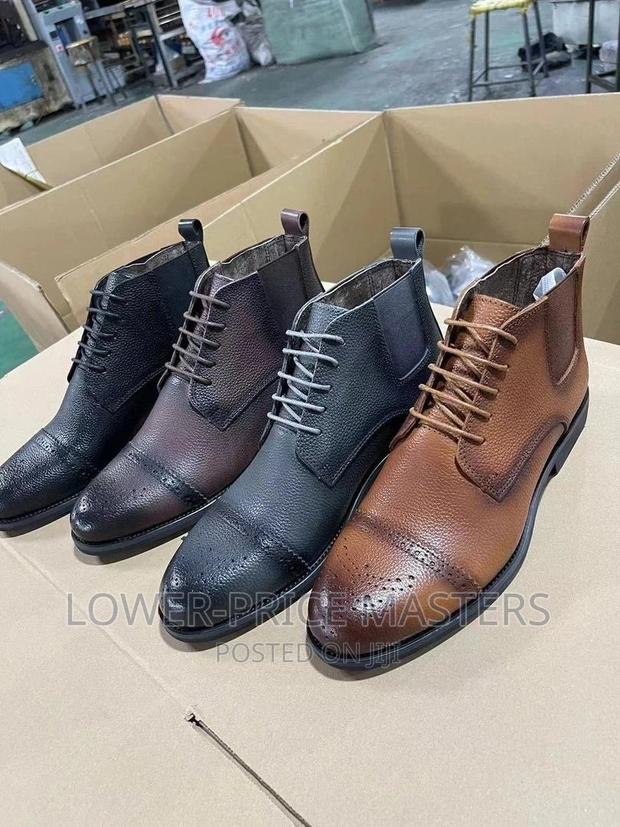 Original Classic Leather Boots · Photo 3