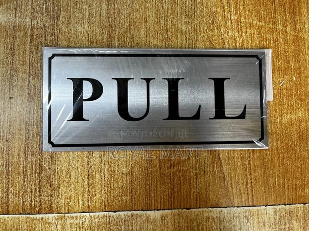 Push and Pull Sign · Photo 4