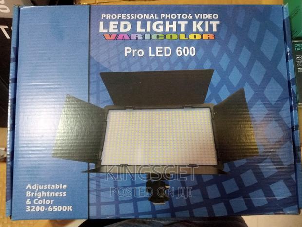 Pro LED 600 Light With 2 Batteries and Charger · Photo 2