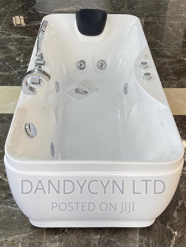 Stand-Alone Jacuzzi · Photo 4