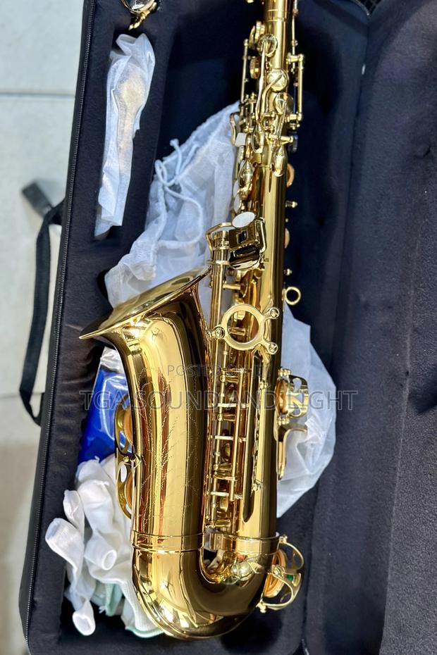Yamaha Yas Alto Saxophone - Gold · Photo 3
