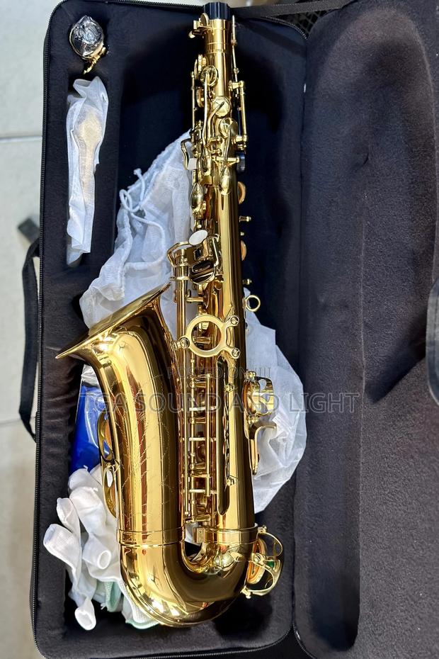 Yamaha Yas Alto Saxophone - Gold · Photo 4