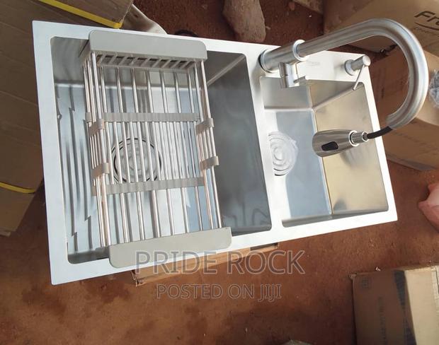 Armless Double Bowl Sink, Antitrust With Pull Out Tap · Photo 3