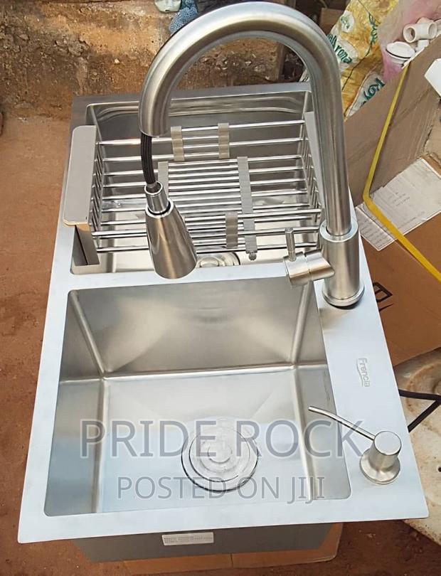 Armless Double Bowl Sink, Antitrust With Pull Out Tap · Photo 4