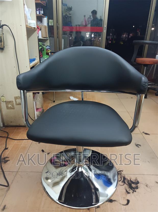Saloon Lounge Manicure Pedicure Esthetician Barber Chair · Photo 4