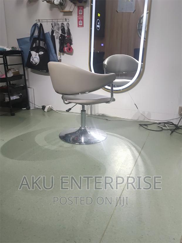 Saloon Lounge Manicure Pedicure Esthetician Barber Chair · Photo 2