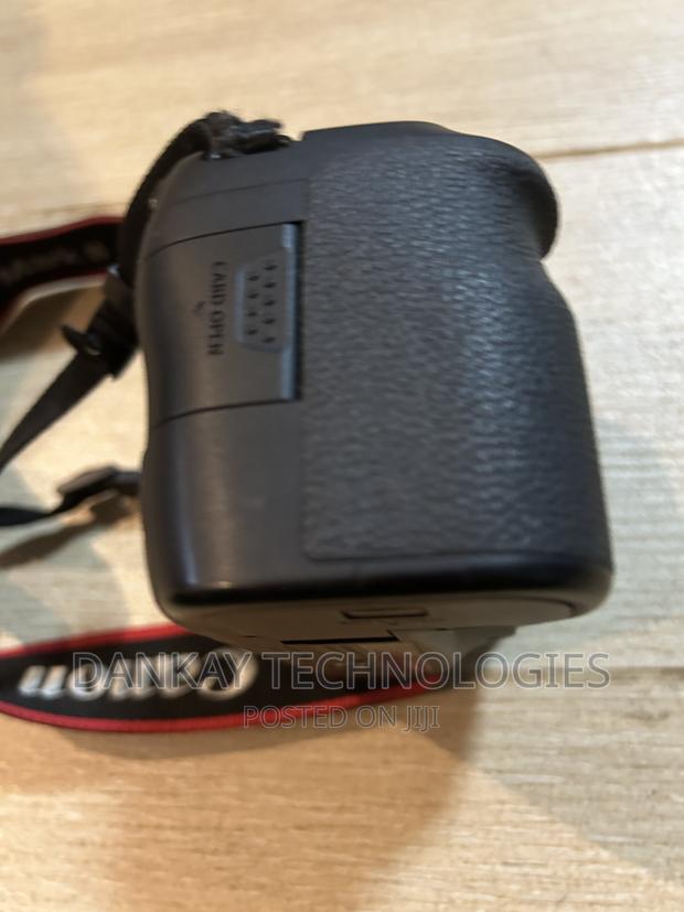Canon 6d Mark Ii Body With Battery And Charger photo 6