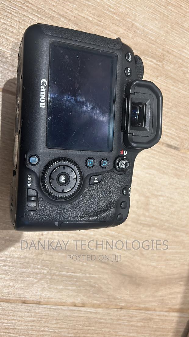 Canon 6d Mark Ii Body With Battery And Charger photo 4