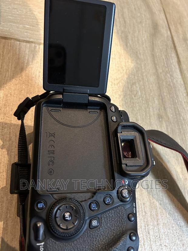 Canon 6d Mark Ii Body With Battery And Charger photo 7