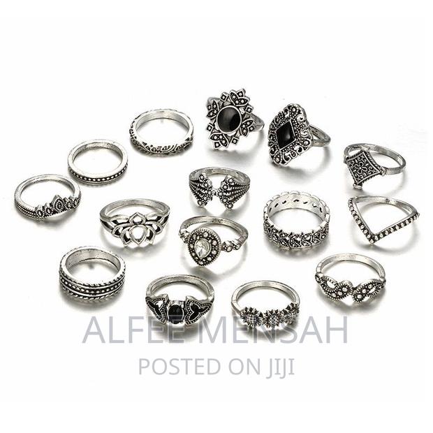 Retro Hollow Sunflower Lotus Black Gemstone Joint Ring