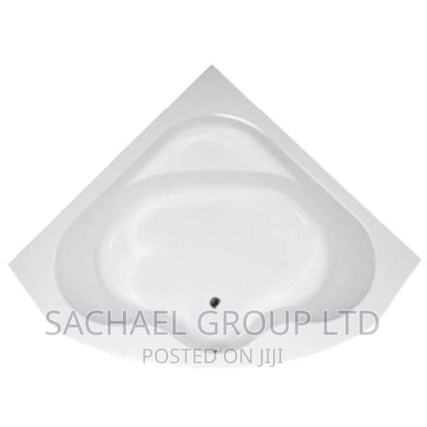 Corner Bath Without Panels · Photo 2
