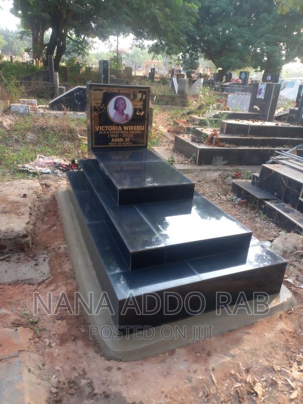 Tiles Tombstone Design With High Finishing · Photo 3