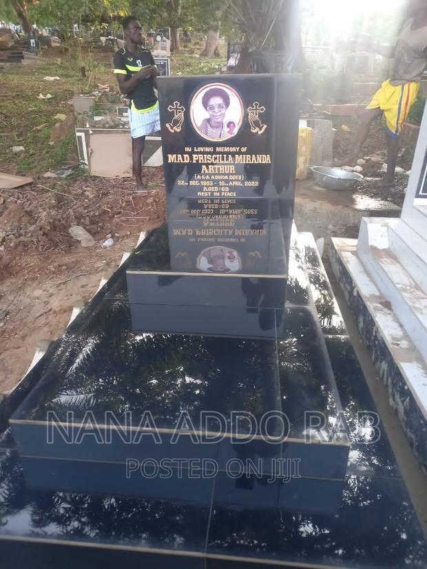 Tiles Tombstone Design With High Finishing · Photo 4