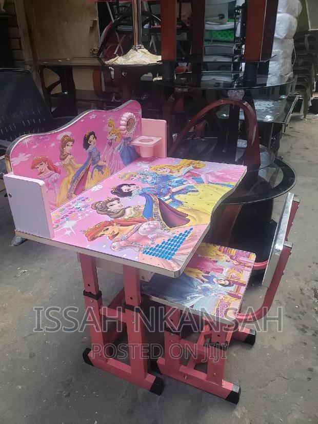 Kids Table And Chair · Photo 3