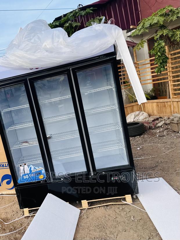 Three Doors < Display Fridge Pearl PVC-150 · Photo 2