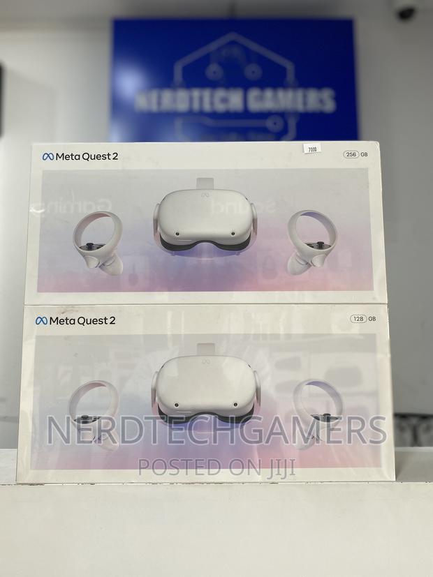 Meta Quest 2 Advanced All-in-One Virtual Reality Headset 256 · Photo 3