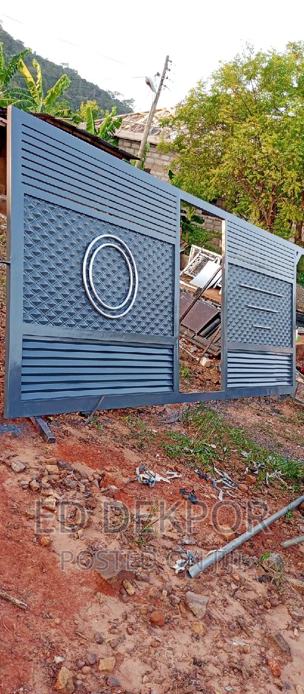 Zr Metal Sliding Gate · Photo 1