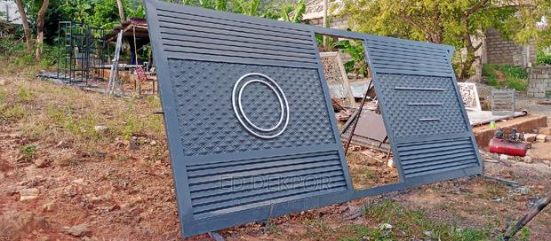 Zr Metal Sliding Gate · Photo 2