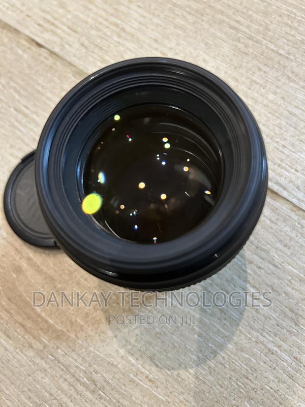 Canon Ef 85mm F/1.8 Usm Lens photo 3
