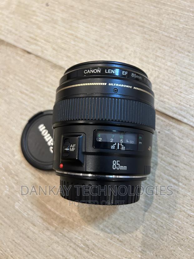 Canon Ef 85mm F/1.8 Usm Lens