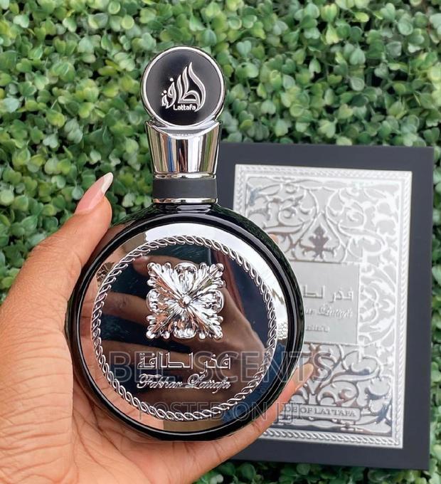 Fakar Silver Perfume by Lattafa · Photo 2
