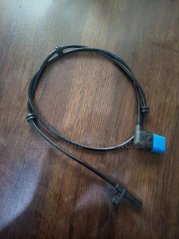 Mercedes Benz CLA/GLA Rear Speed Sensor photo 2