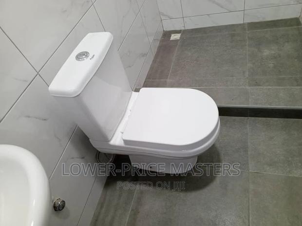Water Closet, Slim Tank With Soft Close · Photo 2